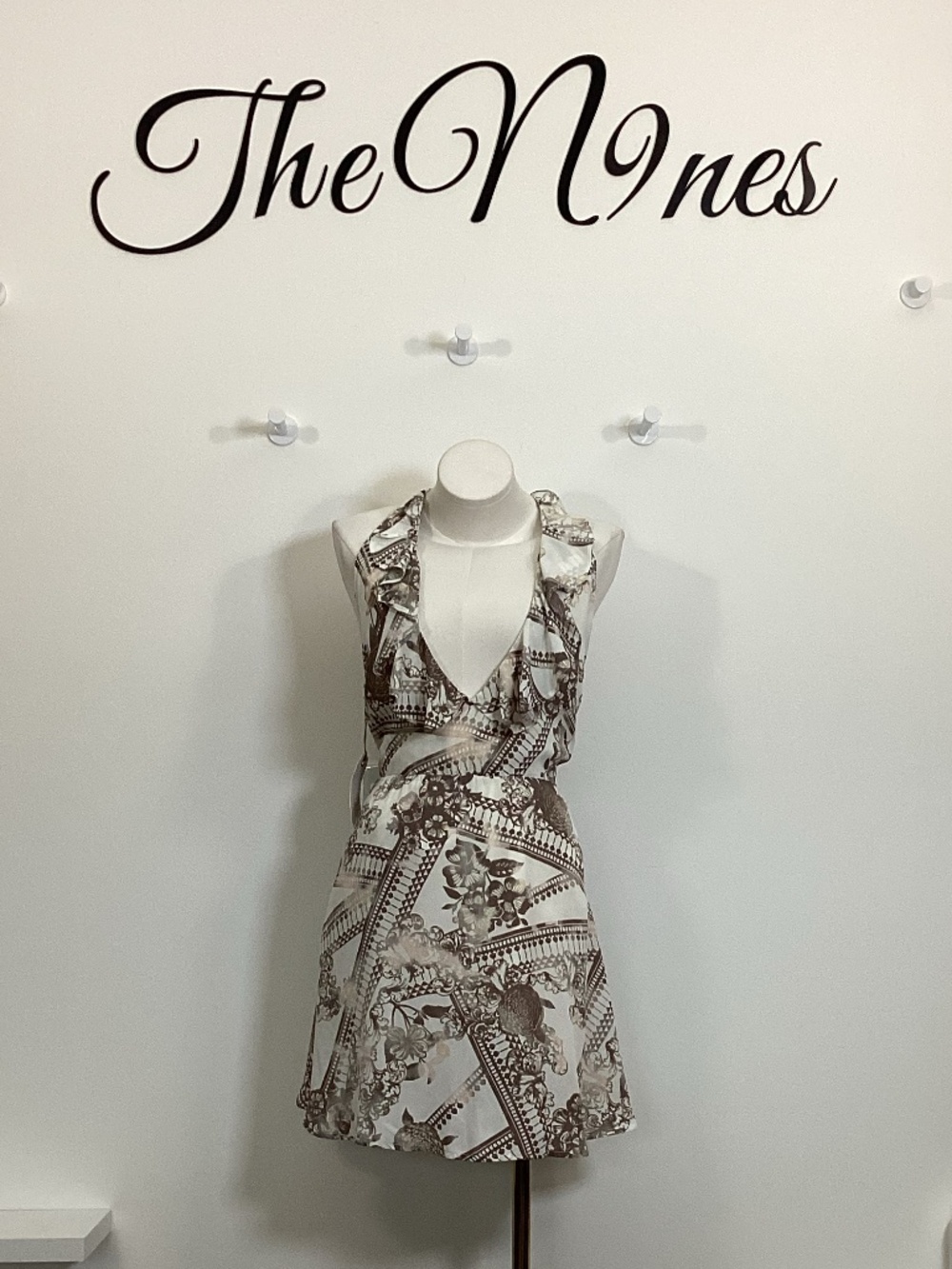 Leith Sleeveless Beige & Cream Colored Mini Double V Dress Large NWT